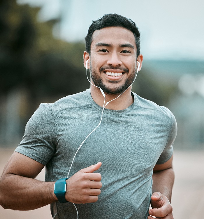 Happy man jogging after successful tendonitis treatment