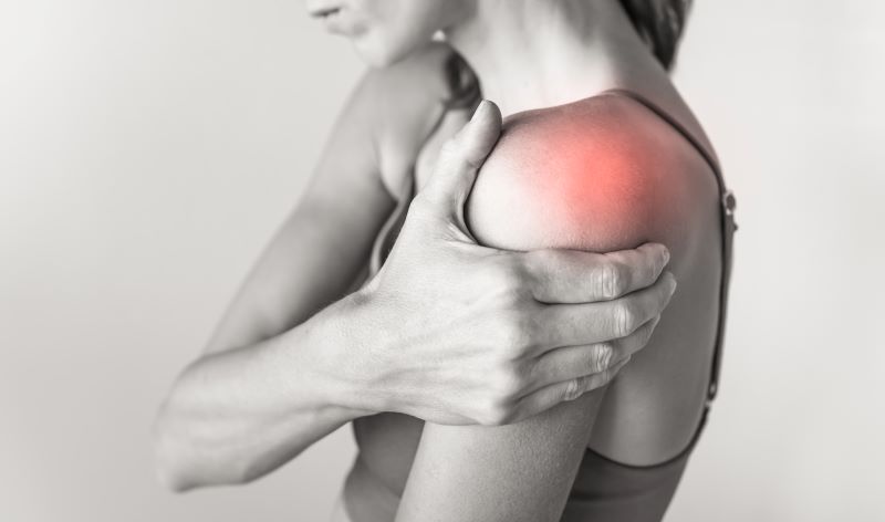 Woman with shoulder pain